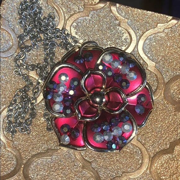 Flower necklace  - Picture 1 of 2